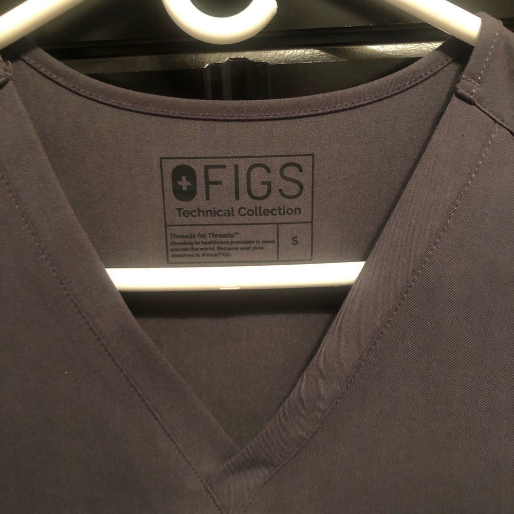 FIGS Charcoal Scrub Set
